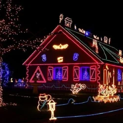 Коледен светещ LED маркуч, 10 м, многоцветен, с адаптор за 220V RGB